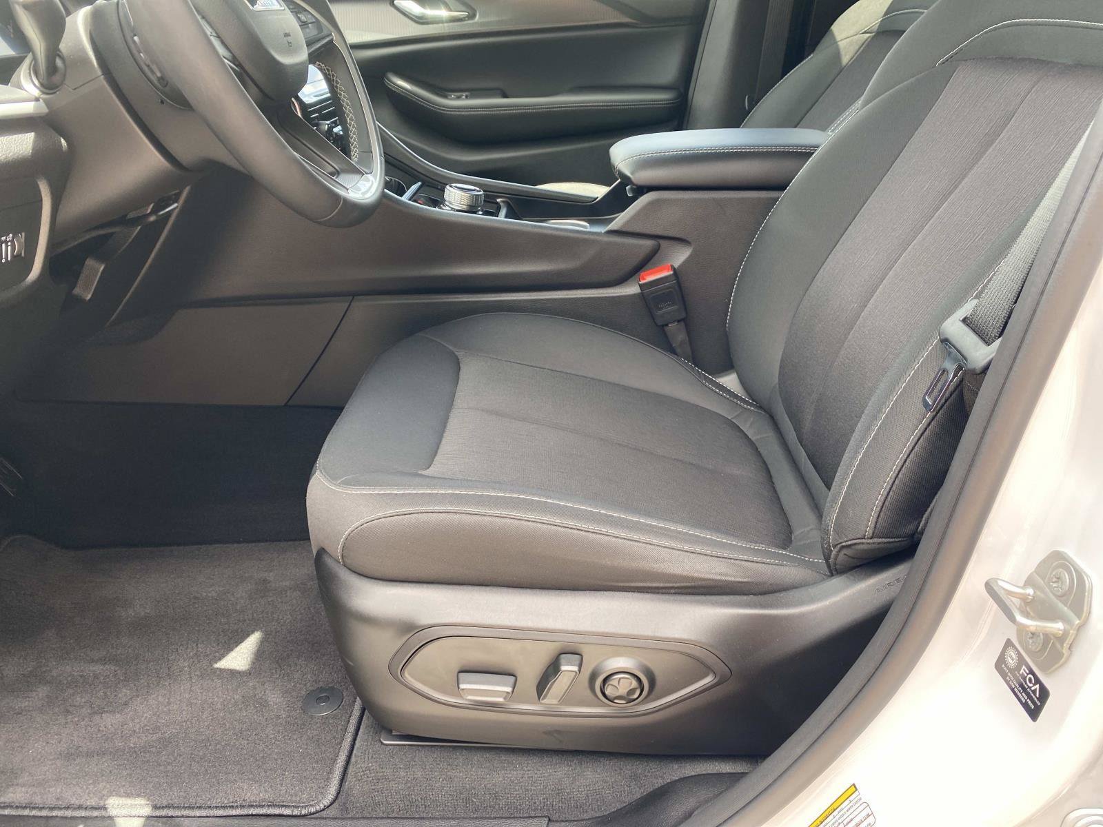 Used 2024 Jeep Grand Cherokee Laredo X RWD image 22