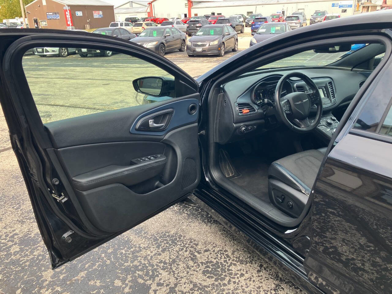 Used 2015 Chrysler 200 S w/ Comfort Group image 9