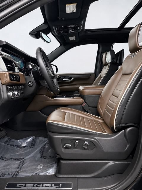 Used 2025 GMC Yukon Denali Ultimate AWD/4WD image 16