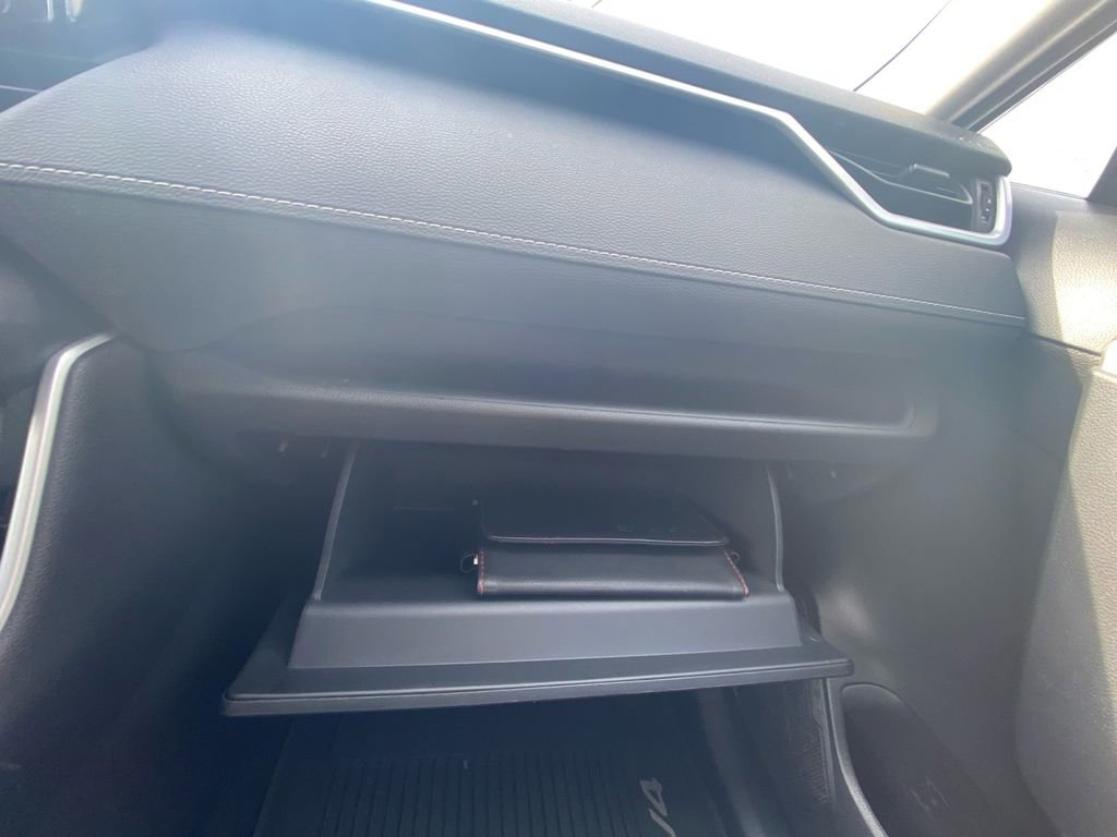Used 2021 Toyota RAV4 LE image 17