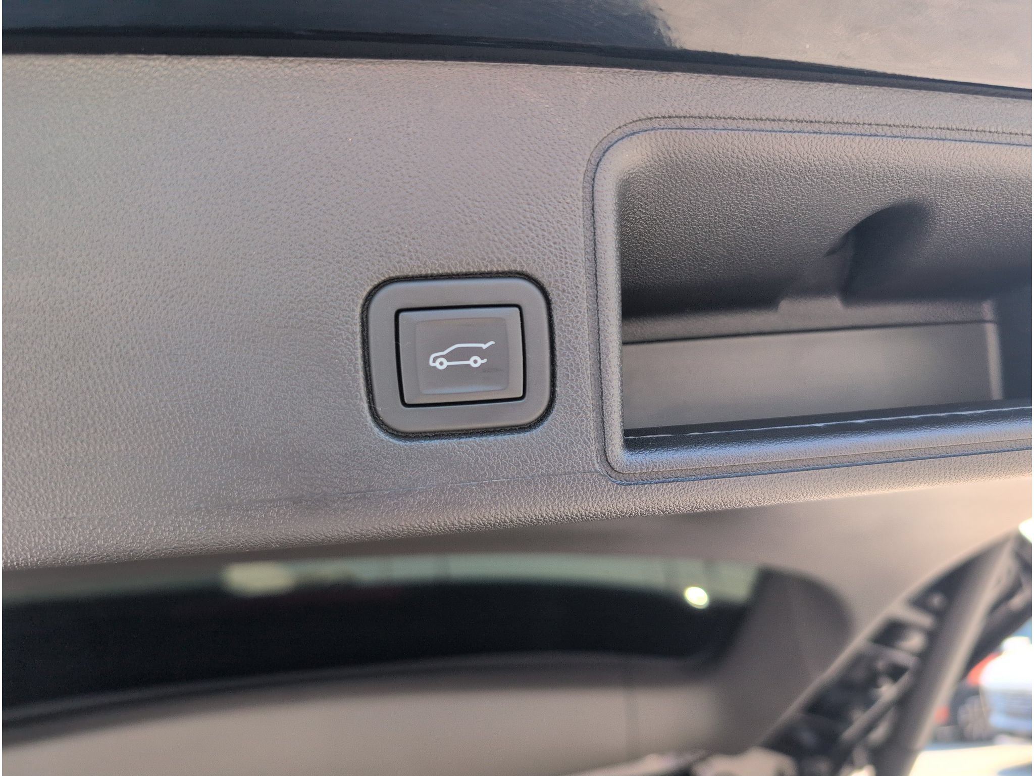 Used 2024 GMC Terrain SLE w/ Driver Convenience Package FWD image 7