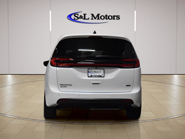 New 2026 Chrysler Pacifica Select AWD/4WD image 7