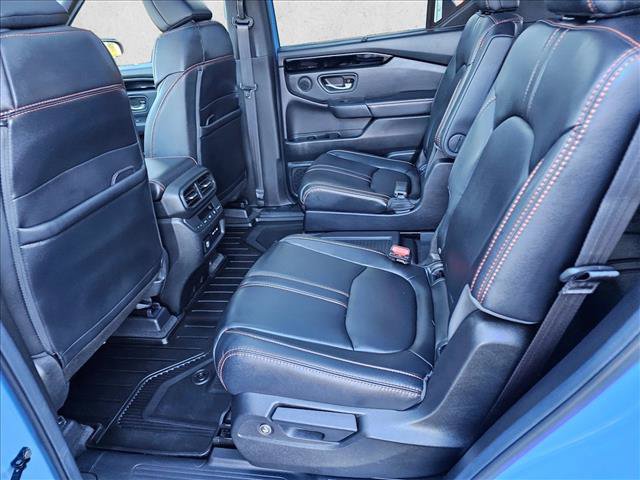 Used 2025 Honda Pilot TrailSport image 17