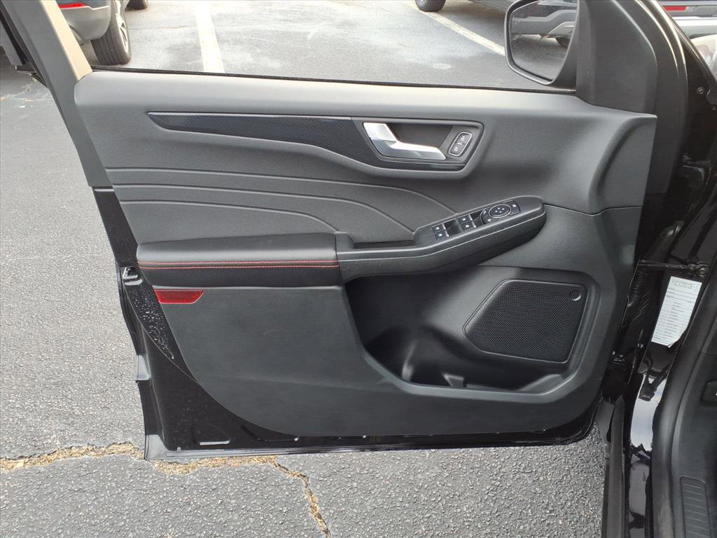 Certified 2025 Ford Escape ST-Line image 9