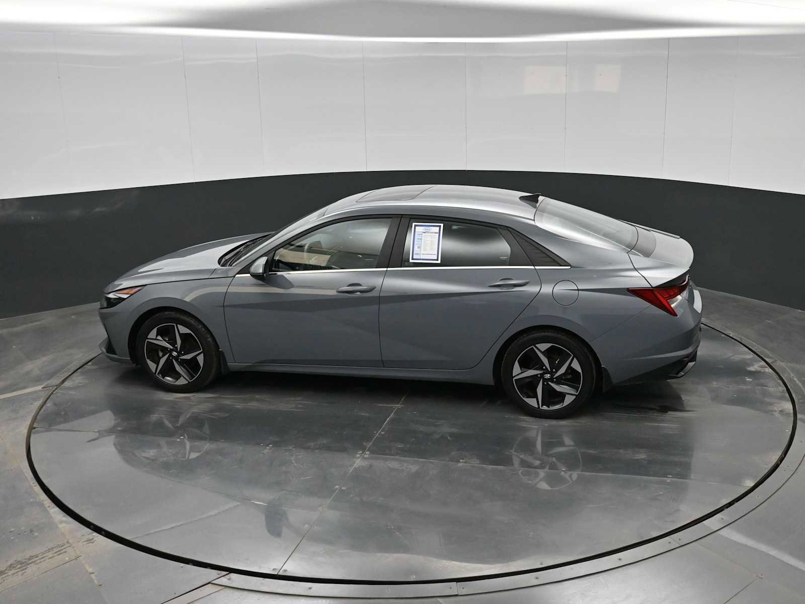 Used 2023 Hyundai Elantra Limited image 25