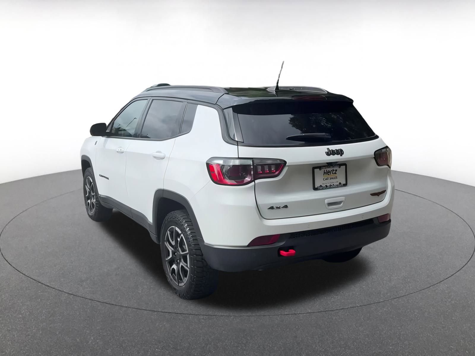 Used 2025 Jeep Compass Trailhawk image 11