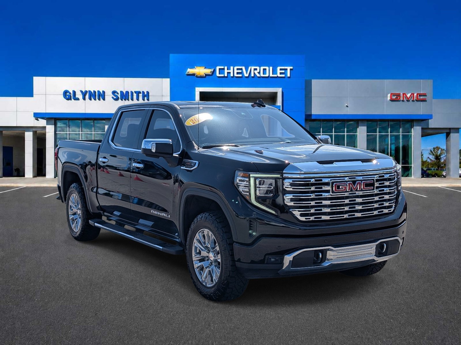 Used 2025 GMC Sierra 1500 Denali w/ Technology Package AWD/4WD image 4