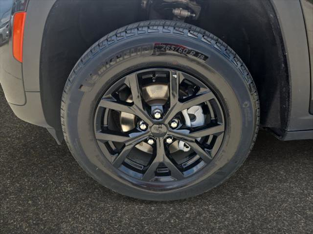 Certified 2025 Jeep Grand Cherokee Altitude AWD/4WD image 14
