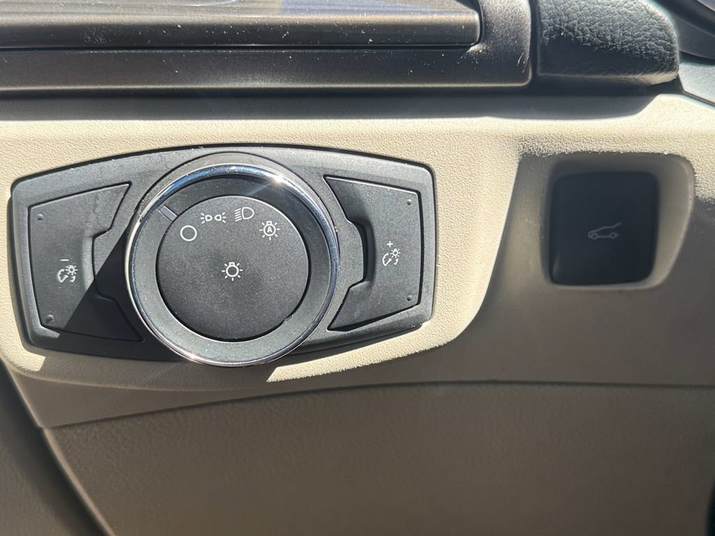 Used 2019 Ford Fusion SEL FWD image 18