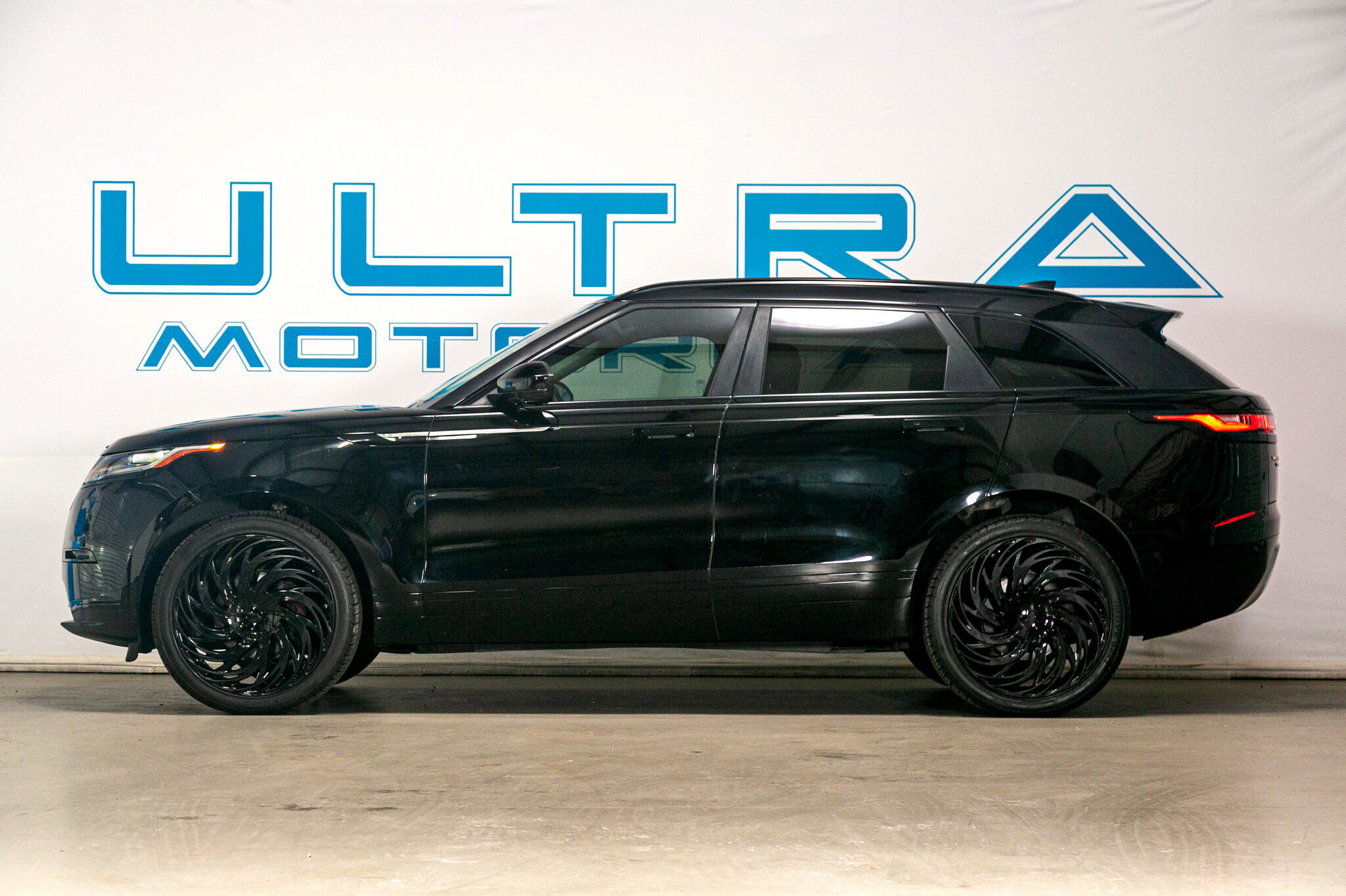 Used 2020 Land Rover Range Rover Velar S image 13