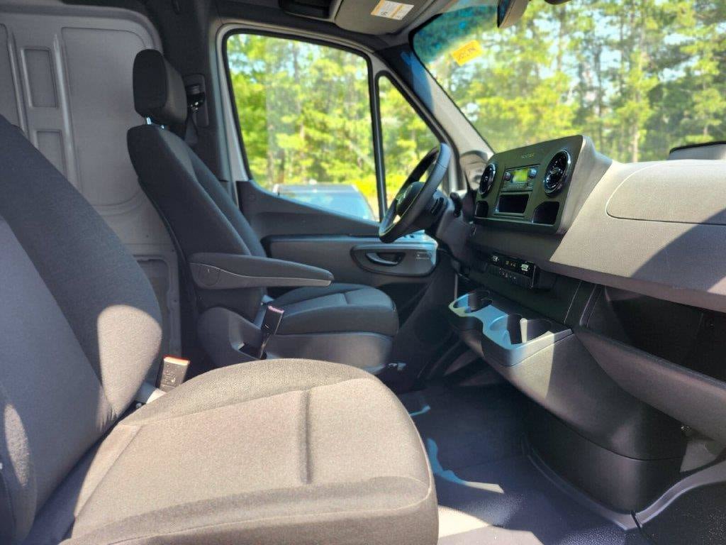 Used 2025 Mercedes-Benz Sprinter 2500 image 9