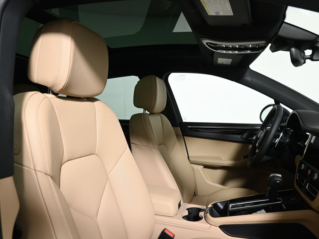 New 2026 Porsche Macan AWD/4WD image 40
