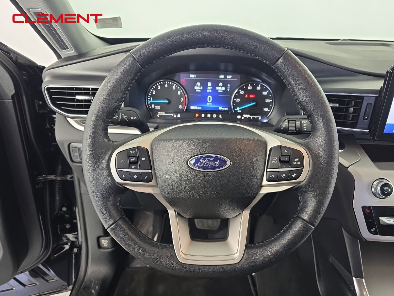 Used 2022 Ford Explorer XLT w/ Equipment Group 202A image 9