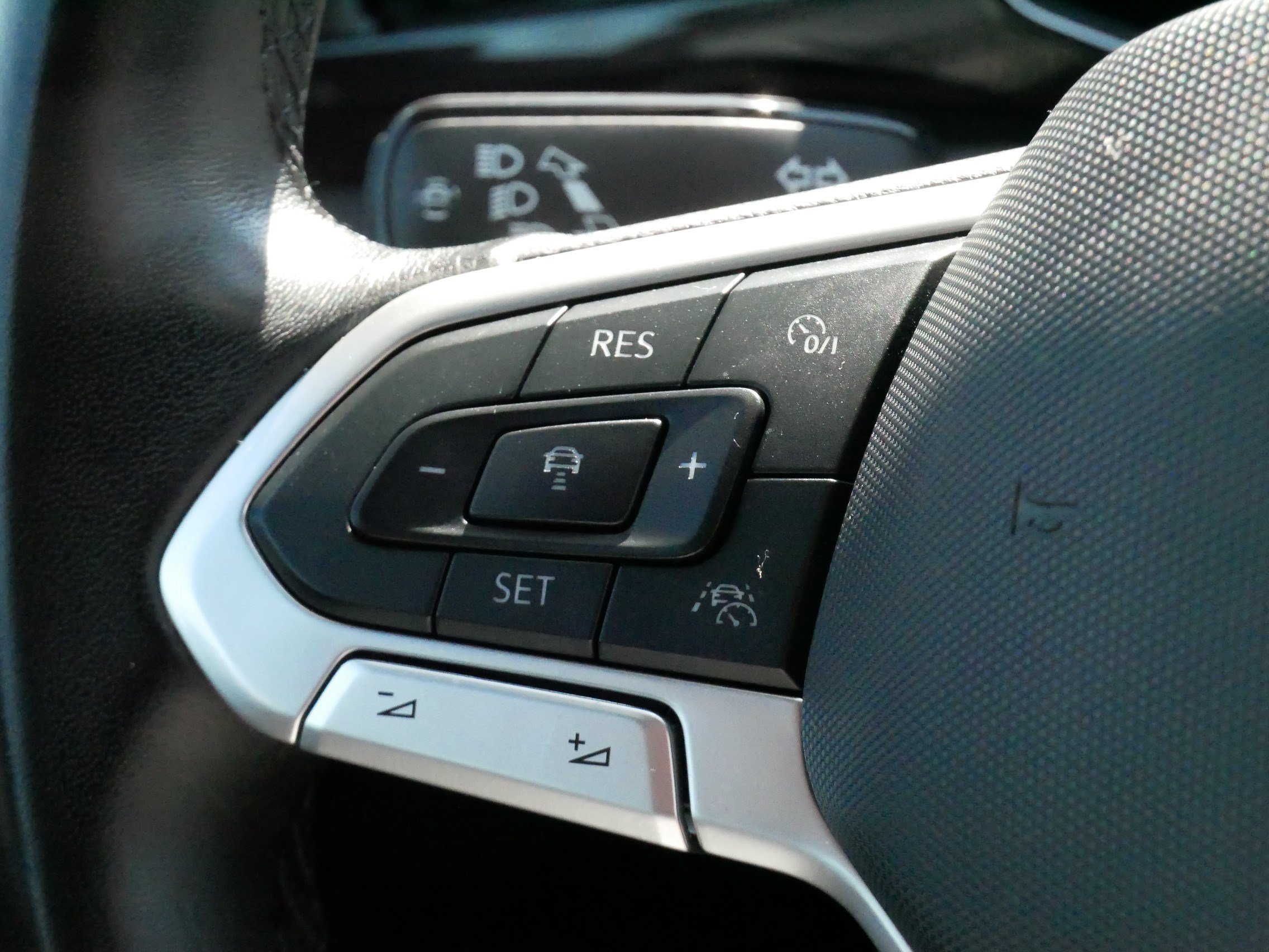 Certified 2025 Volkswagen Jetta Sport FWD image 25