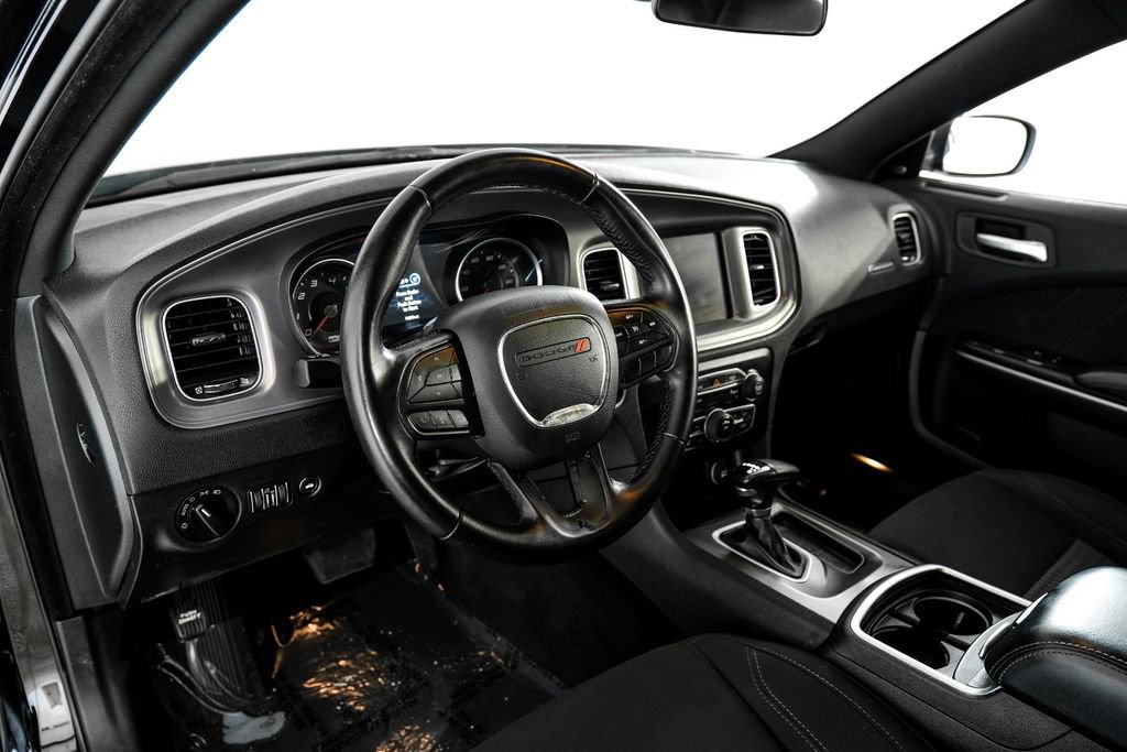 Used 2023 Dodge Charger SXT RWD image 2