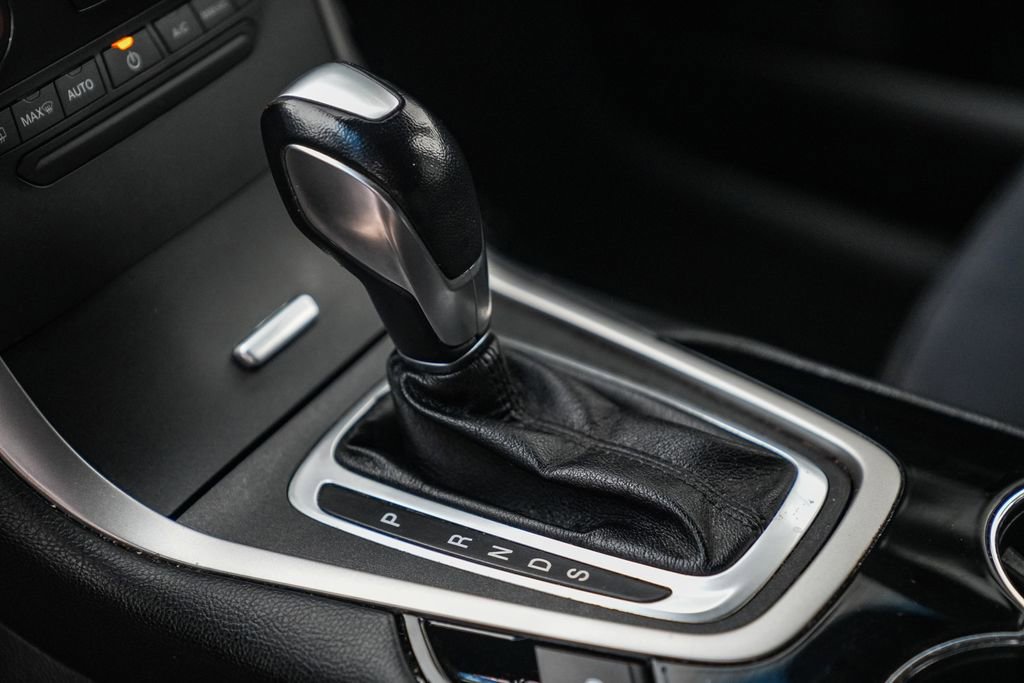 Used 2018 Ford Edge SEL image 21