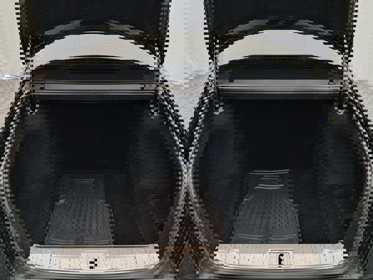 Used 2011 Rolls-Royce Ghost image 42