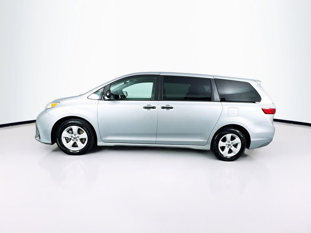 Used 2020 Toyota Sienna L image 6