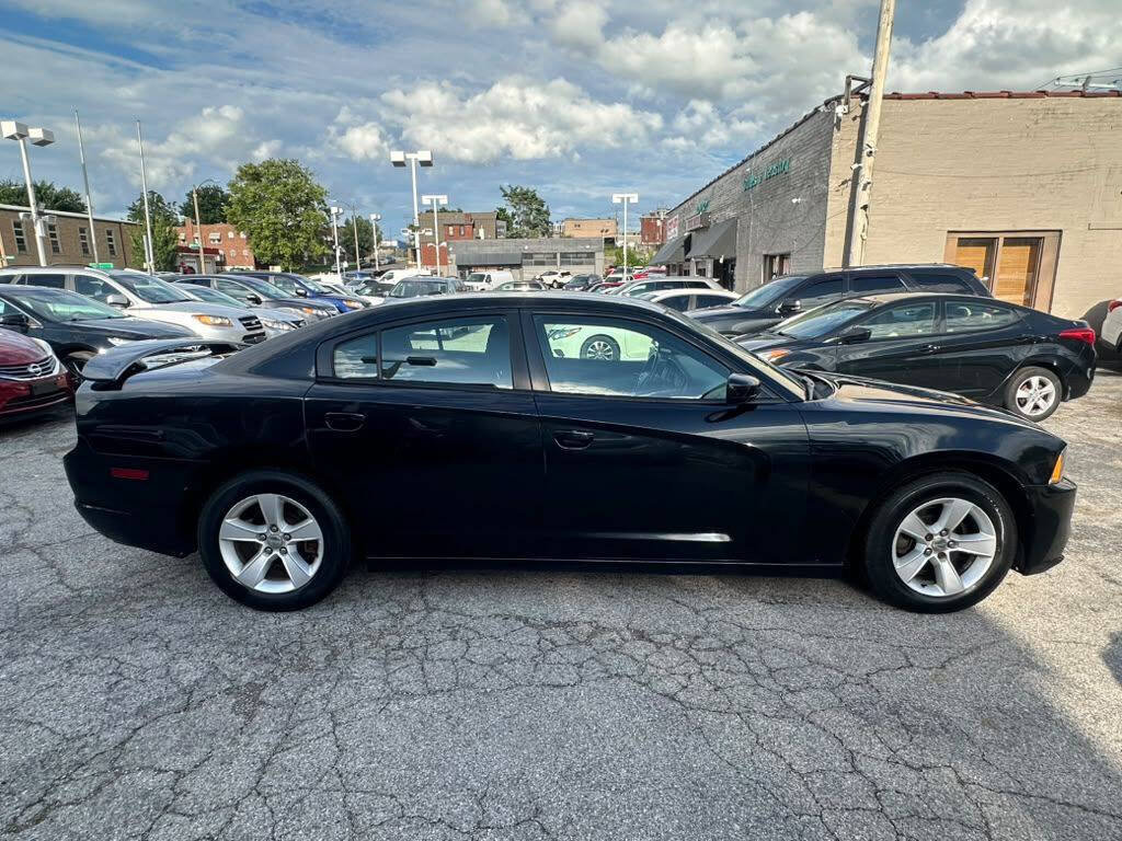 Used 2014 Dodge Charger SXT RWD image 4