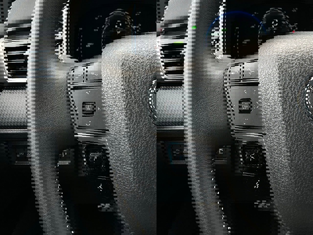 Used 2025 Toyota Camry SE image 33