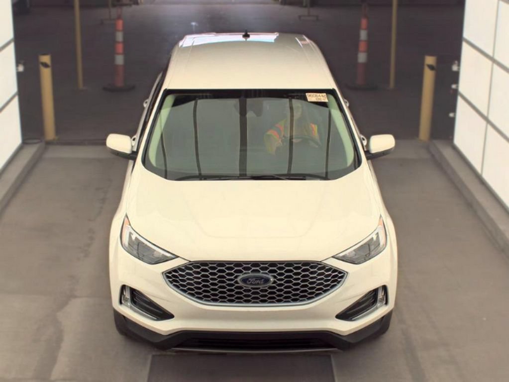 Used 2023 Ford Edge SEL w/ Convenience Package AWD/4WD image 3
