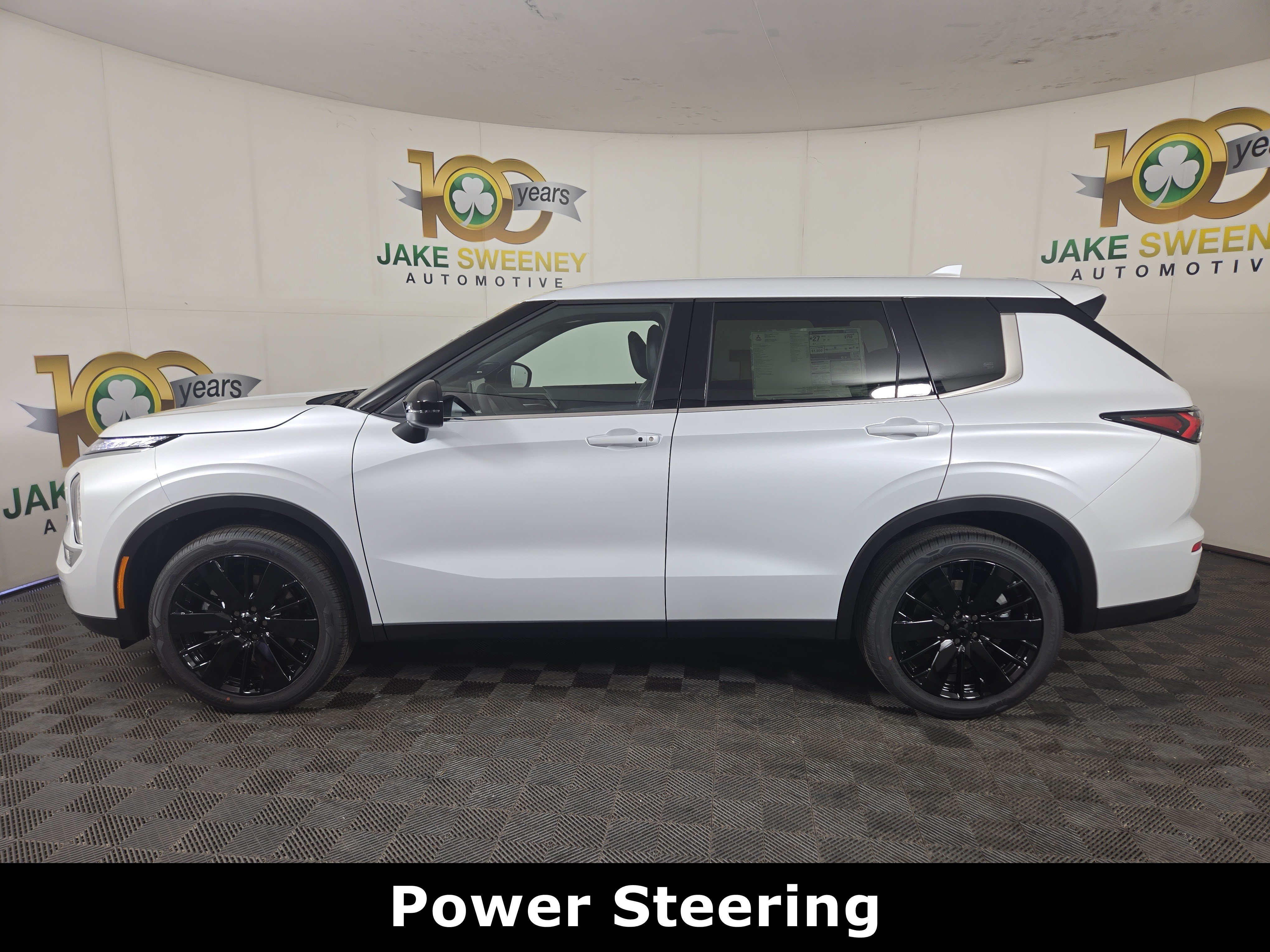 New 2026 Mitsubishi Outlander LE AWD/4WD image 4
