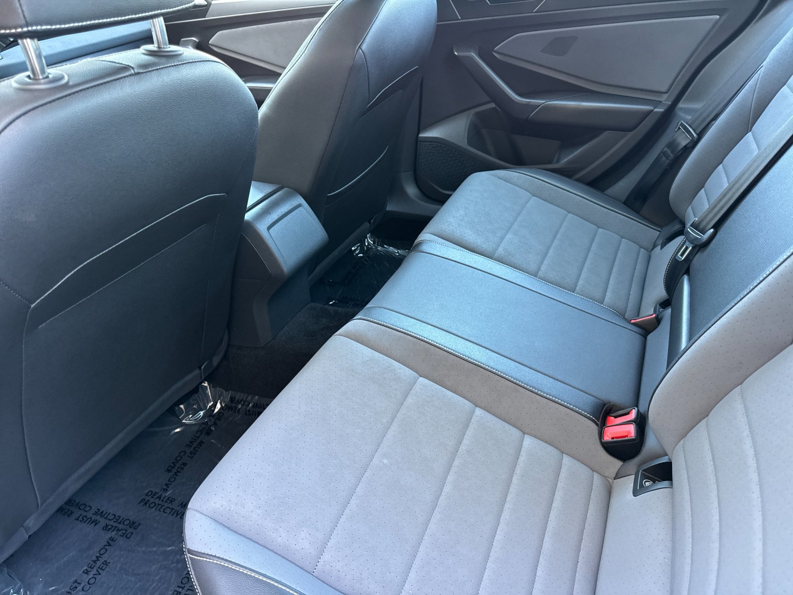 Used 2025 Volkswagen Jetta SE FWD image 14