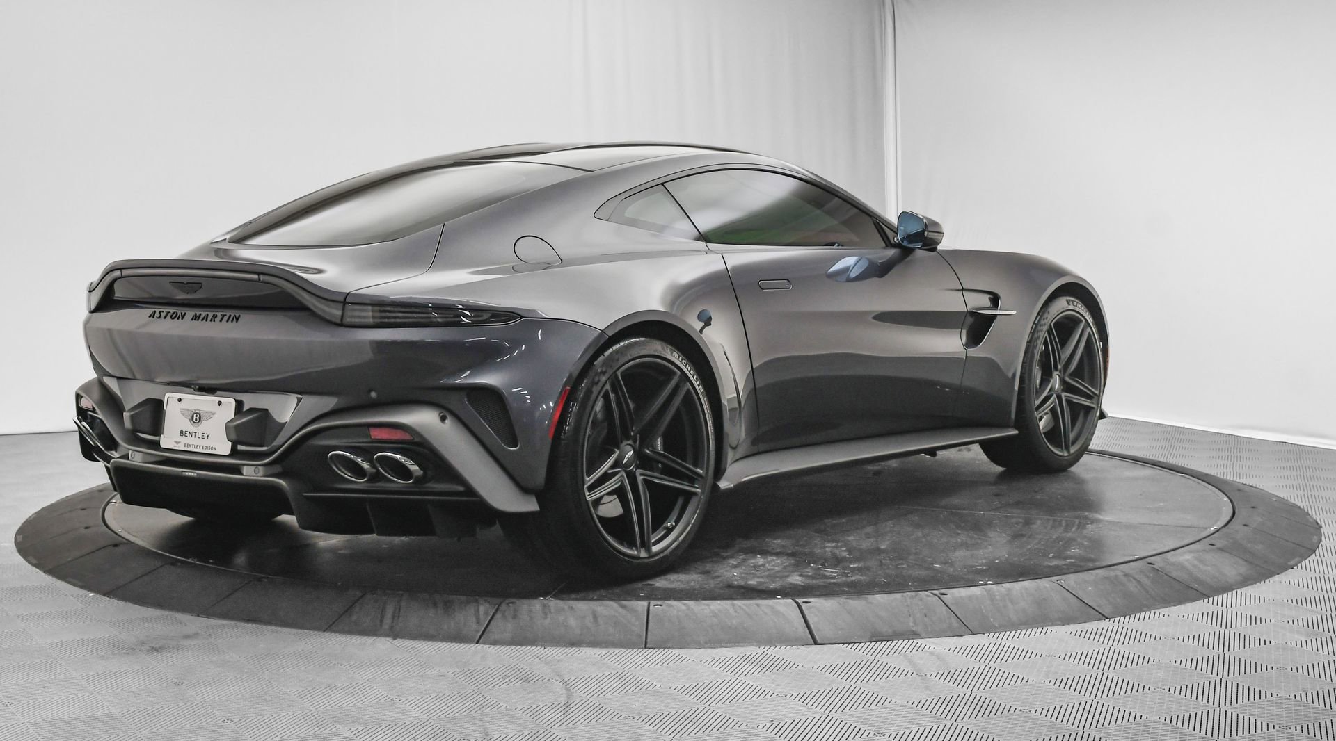 Used 2025 Aston Martin V8 Vantage Coupe image 9