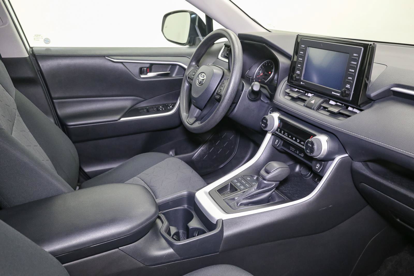 Used 2020 Toyota RAV4 XLE AWD/4WD image 17