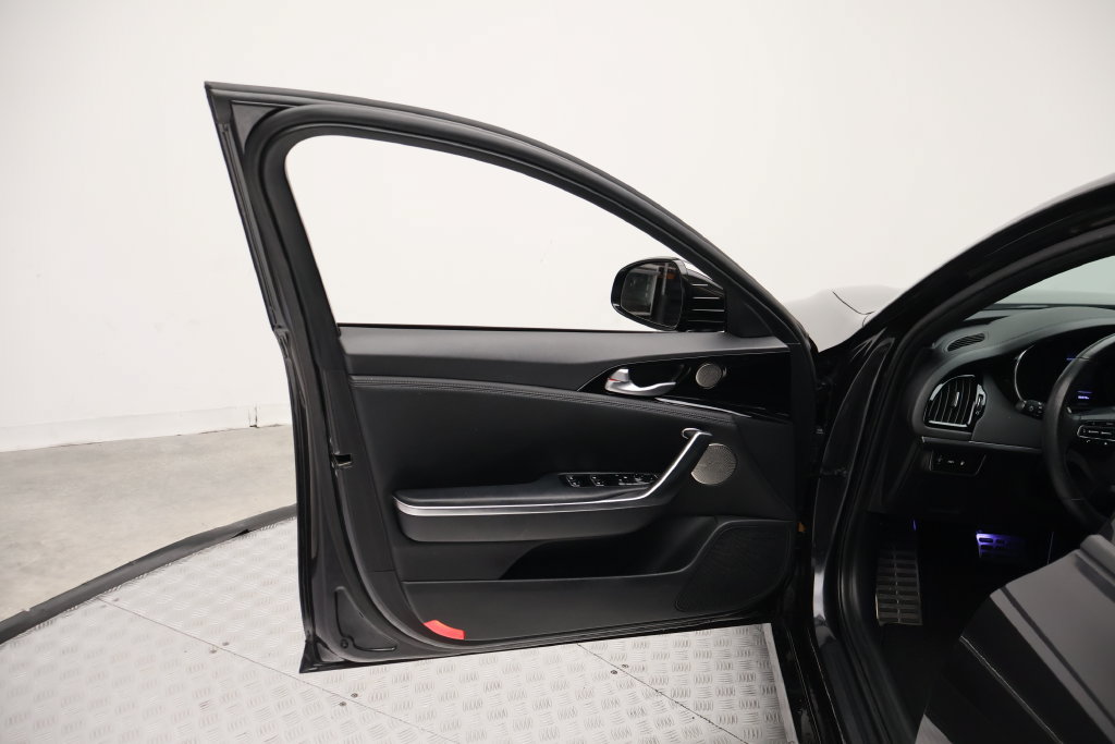 Used 2022 Kia Stinger GT-Line w/ Sun & Sound Package RWD image 16