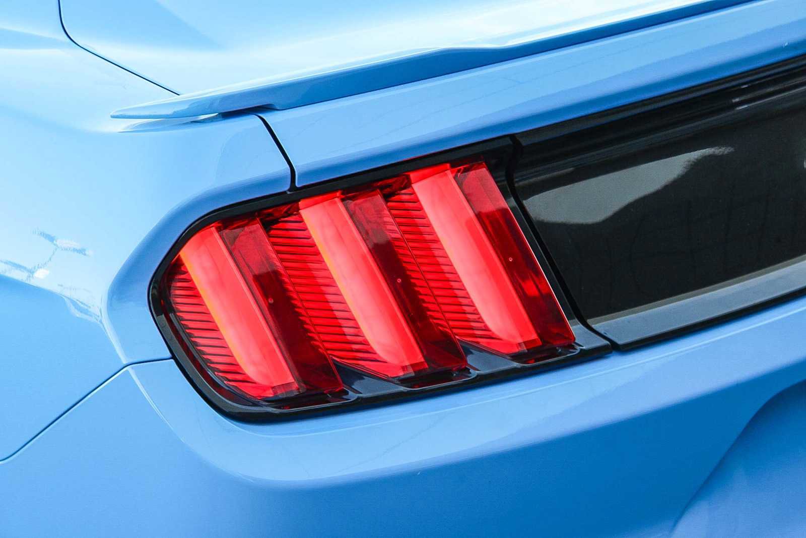 Used 2017 Ford Mustang GT RWD image 9