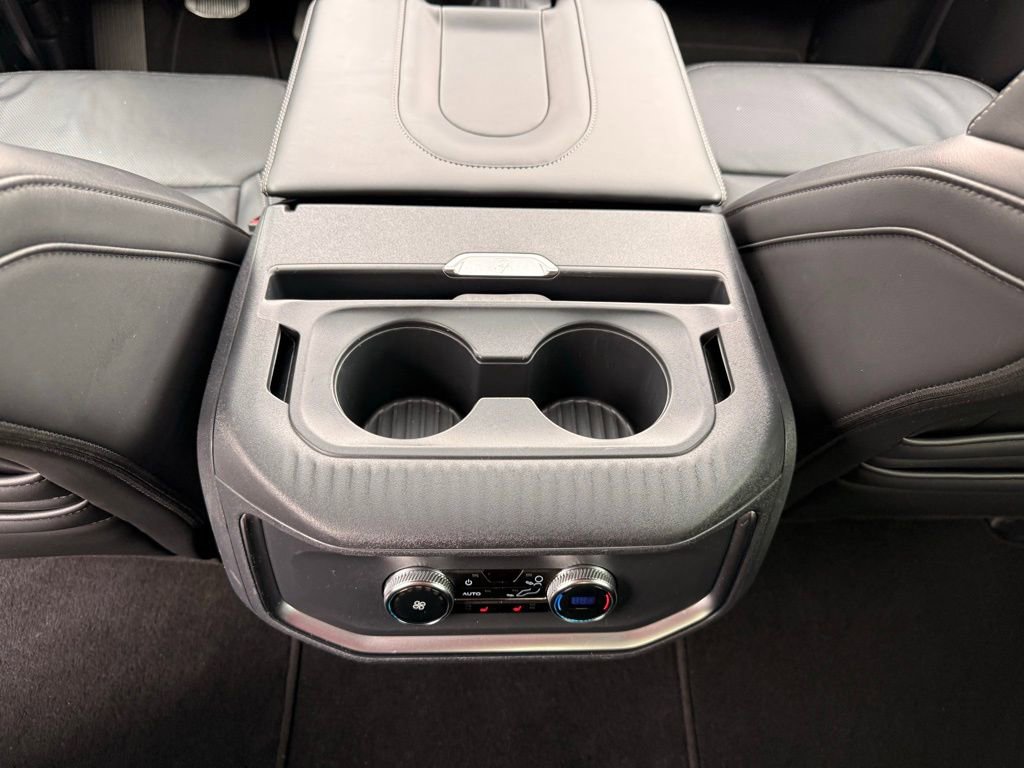 Used 2025 Ford Expedition Platinum image 40