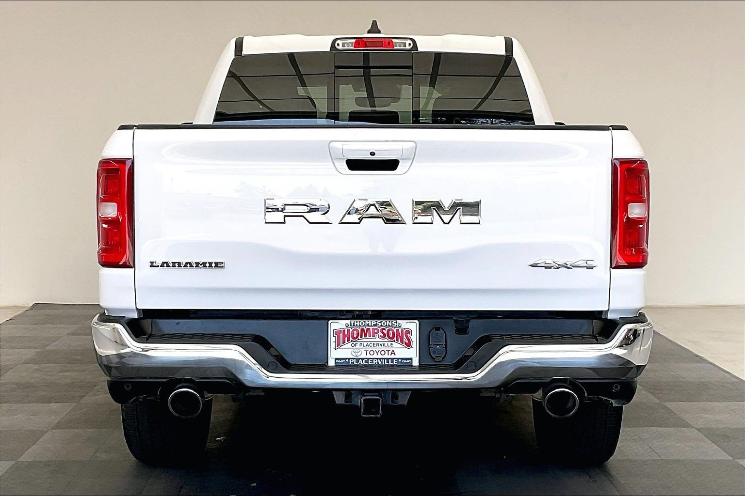 Used 2025 RAM 1500 Laramie AWD/4WD image 3