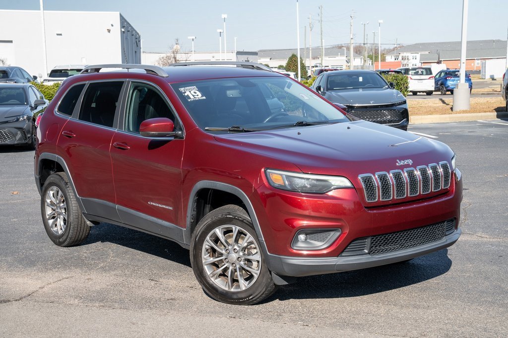 Used 2019 Jeep Cherokee Latitude Plus w/ Comfort/Convenience Group