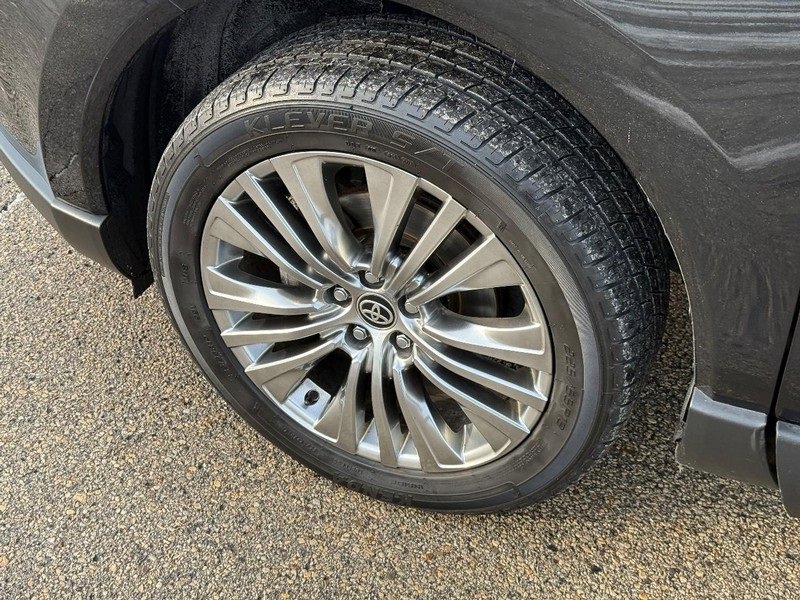 Used 2021 Toyota Venza XLE image 10