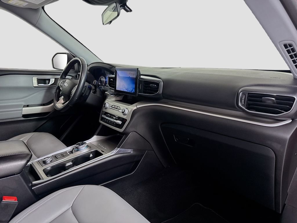 Used 2021 Ford Explorer XLT w/ Equipment Group 202A image 28