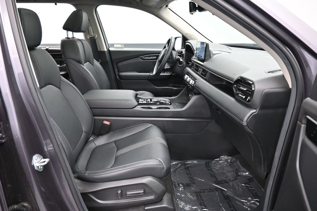 Certified 2025 Honda Pilot Touring image 39