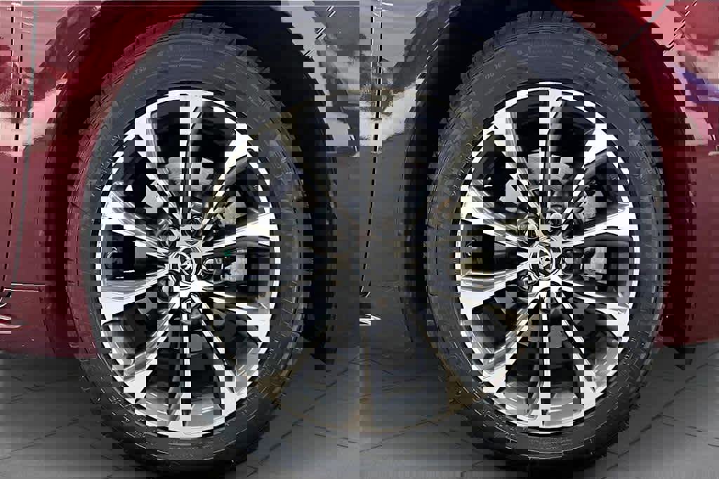 Used 2017 Toyota Avalon XLE Premium image 9