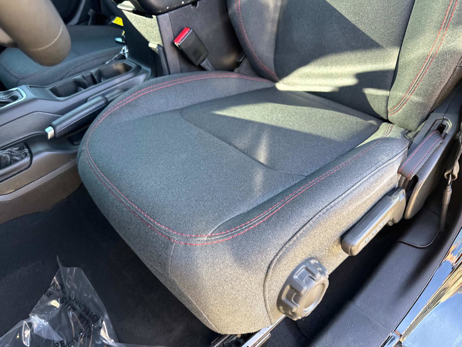 Used 2024 Jeep Wrangler Unlimited Rubicon AWD/4WD image 18