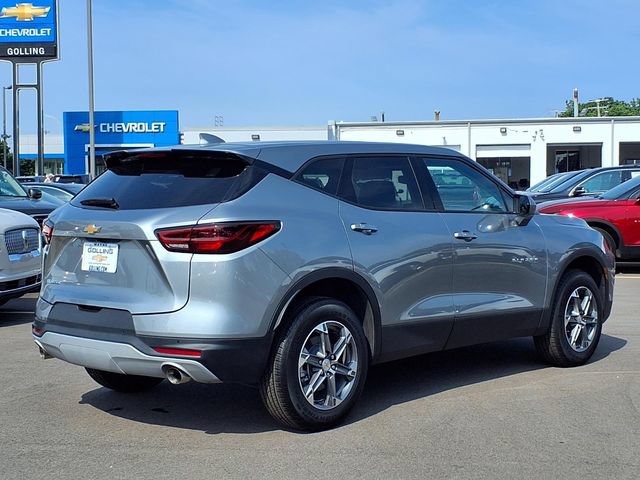 Used 2026 Chevrolet Blazer LT FWD image 2