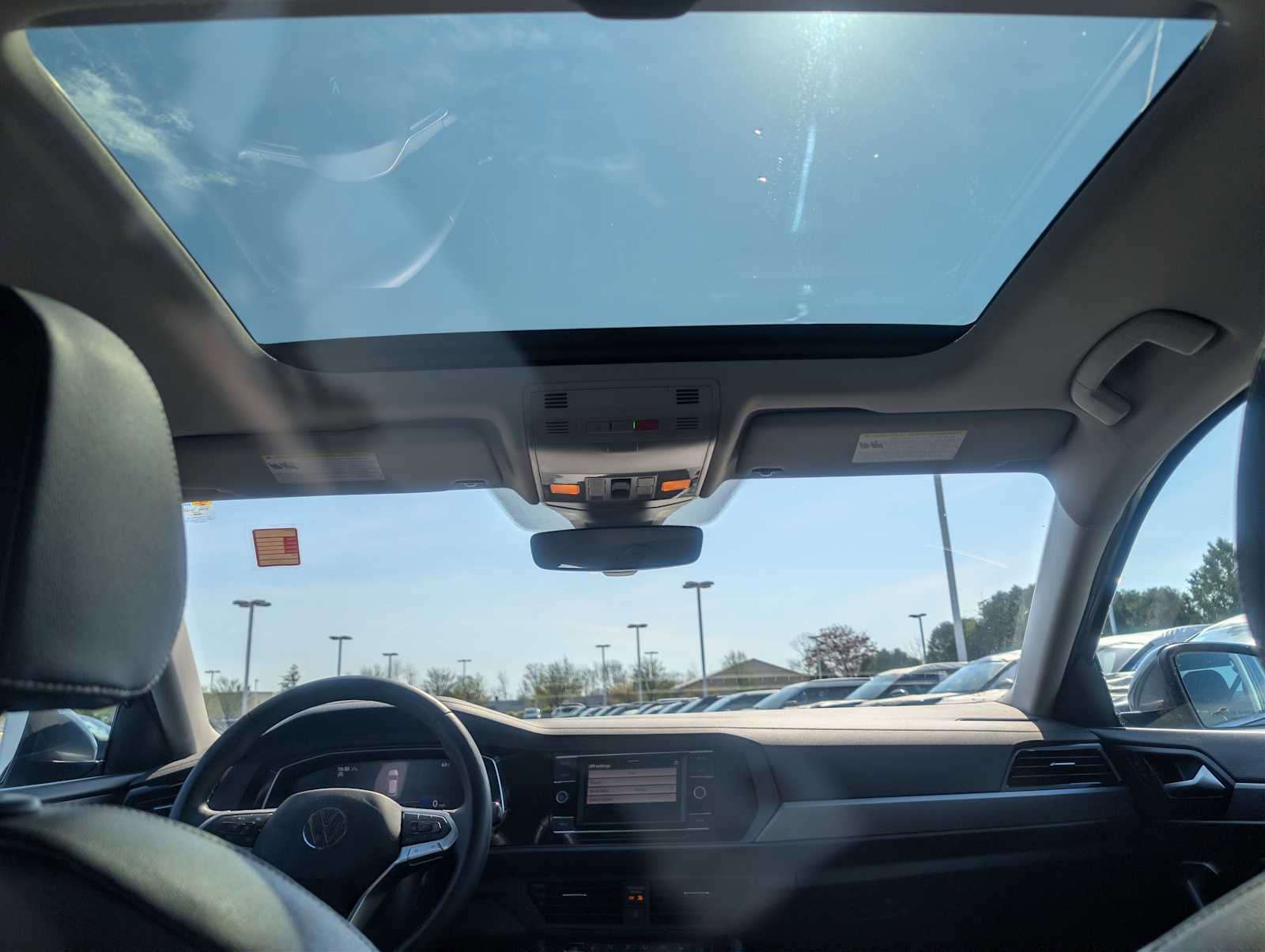 Certified 2023 Volkswagen Jetta SE w/ Panoramic Sunroof Package FWD image 25