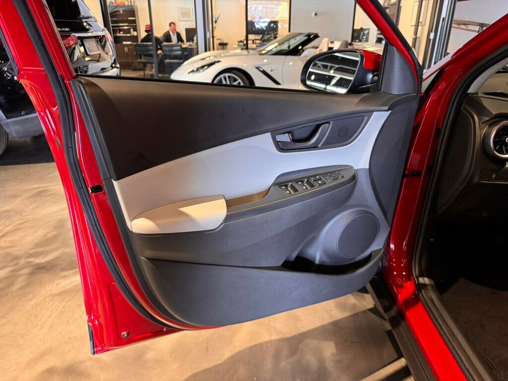 Used 2022 Hyundai Kona SEL image 9