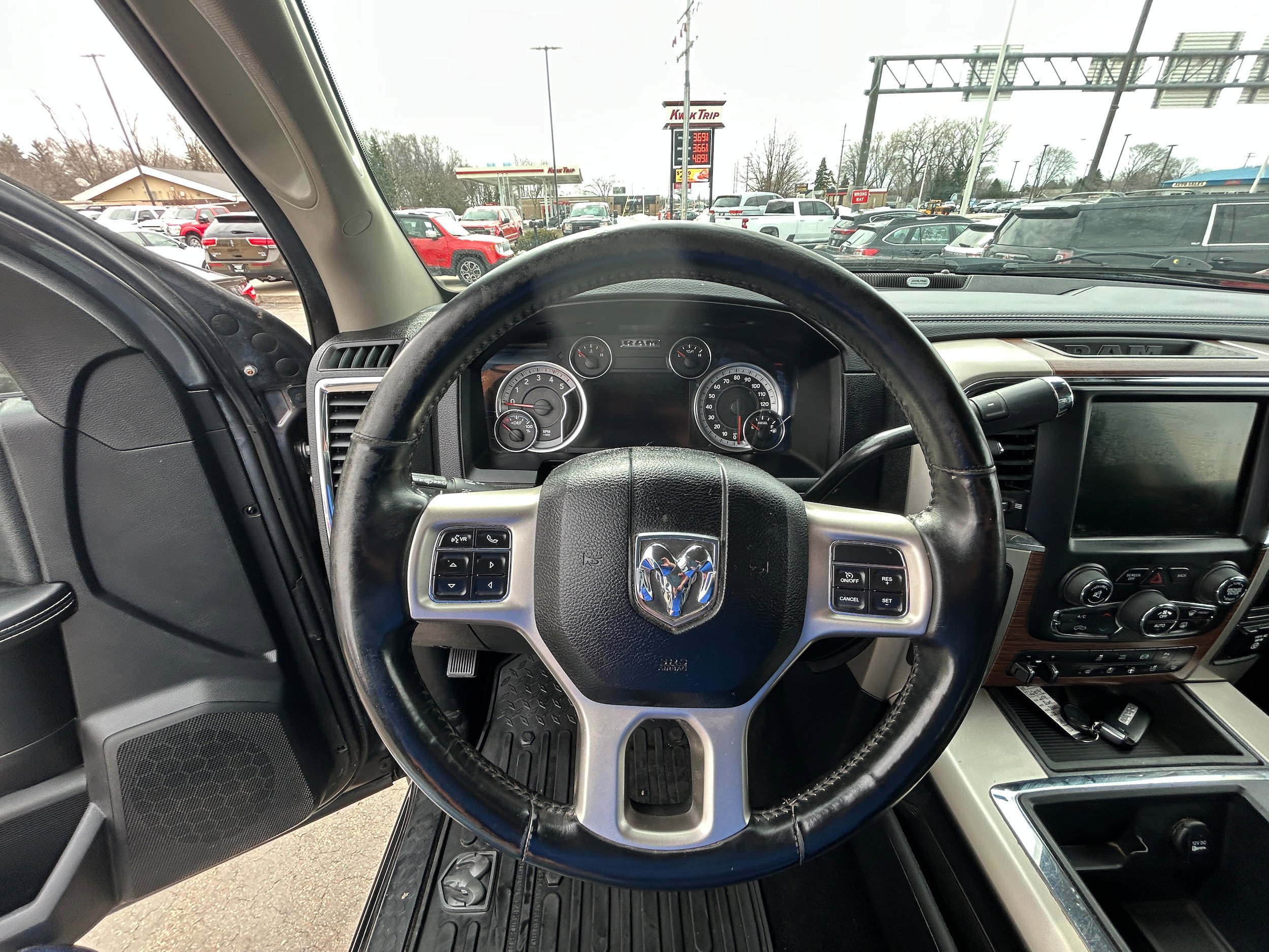Used 2014 RAM 3500 Laramie w/ Convenience Group image 8