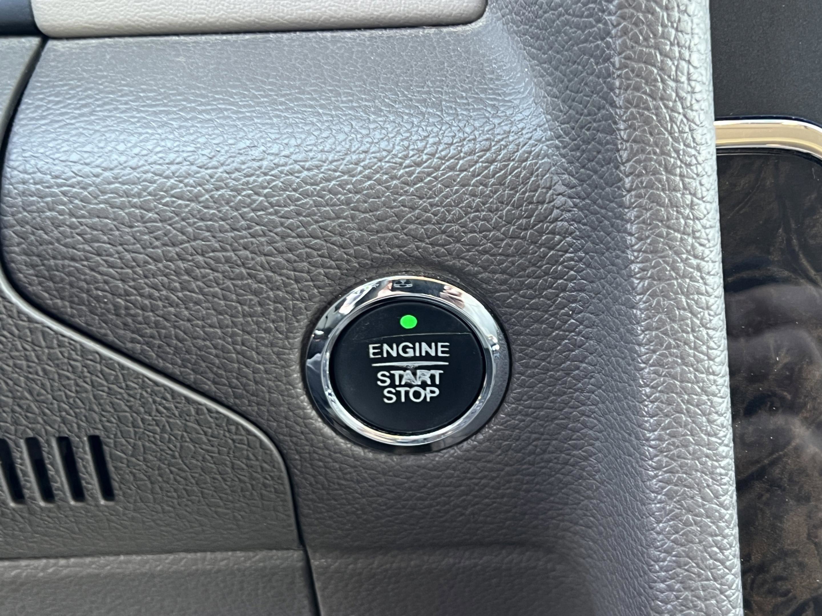 Used 2017 Lincoln Navigator Select image 24