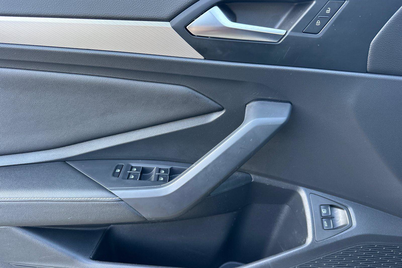 Used 2022 Volkswagen Jetta Sport image 10