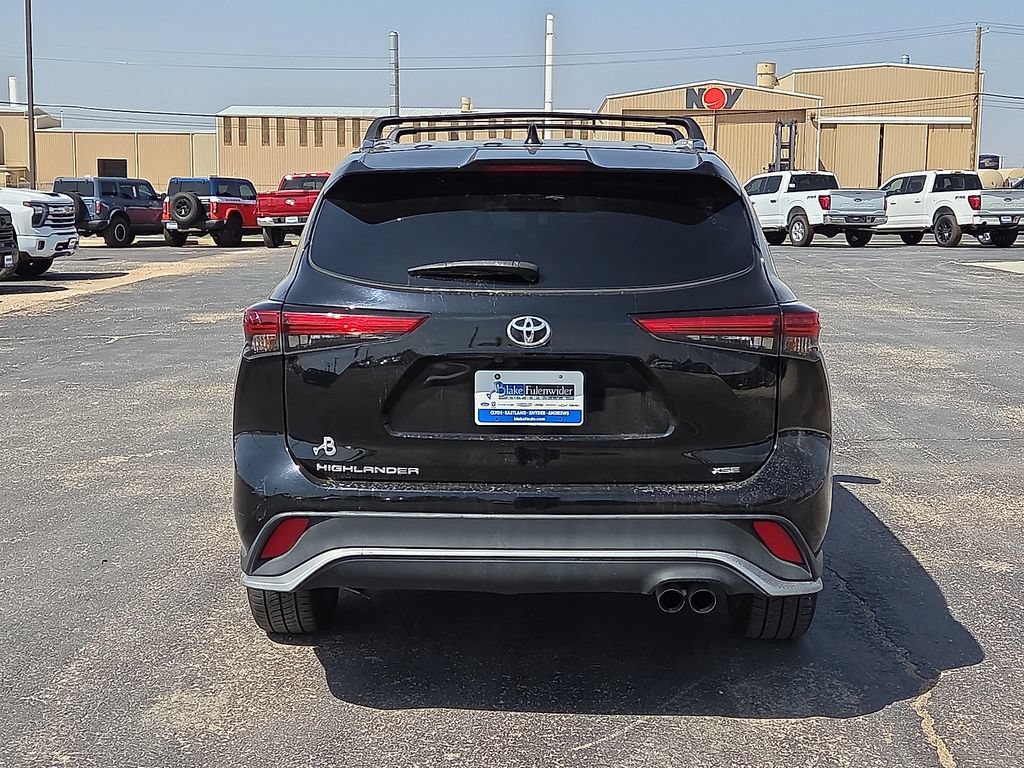 Used 2022 Toyota Highlander XSE FWD image 4