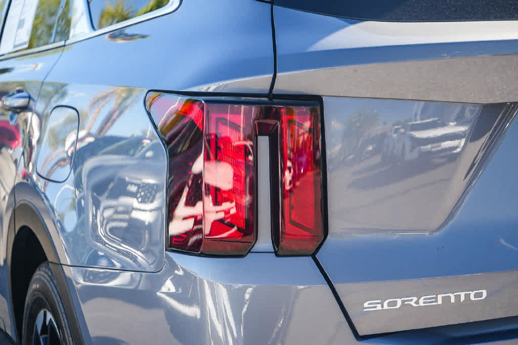 Certified 2024 Kia Sorento S w/ Panoramic Sunroof Package FWD image 9