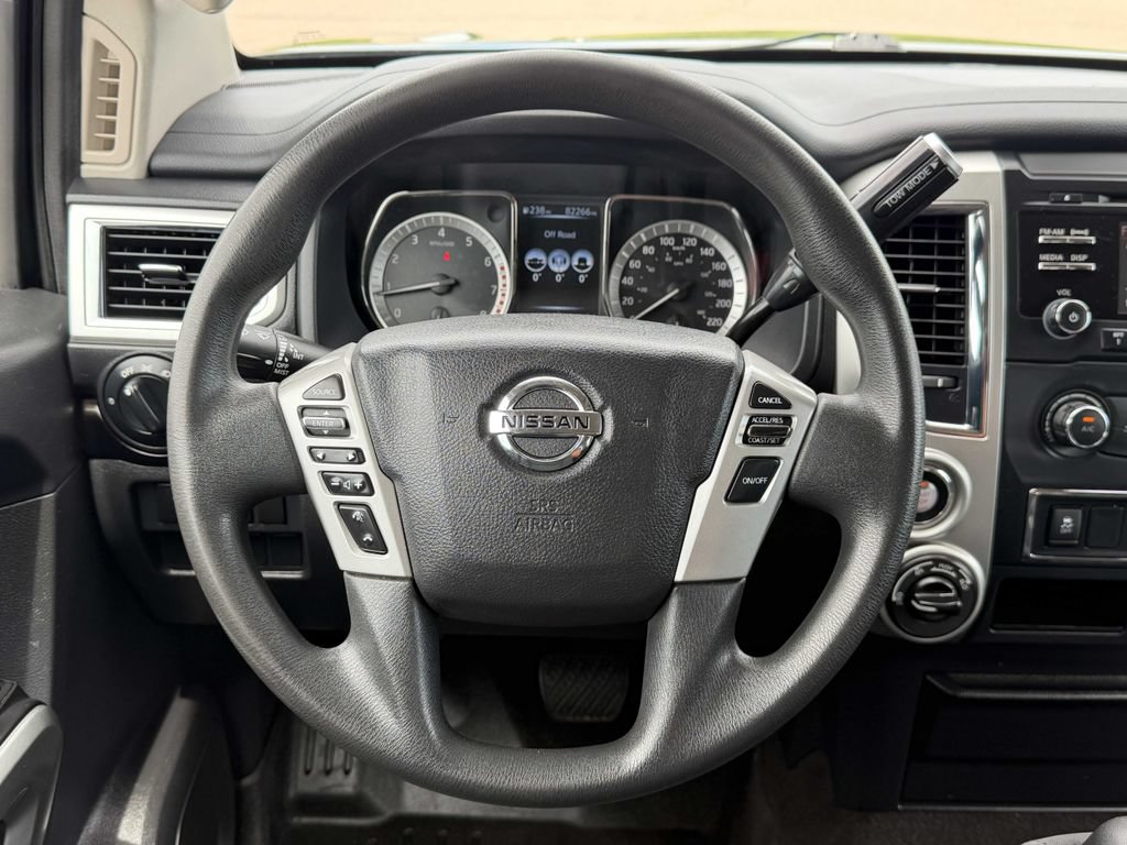 Used 2018 Nissan Titan SV AWD/4WD image 33