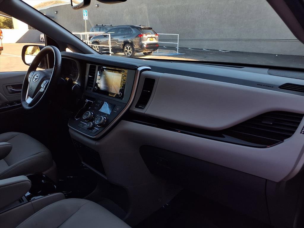 Certified 2020 Toyota Sienna XLE image 21