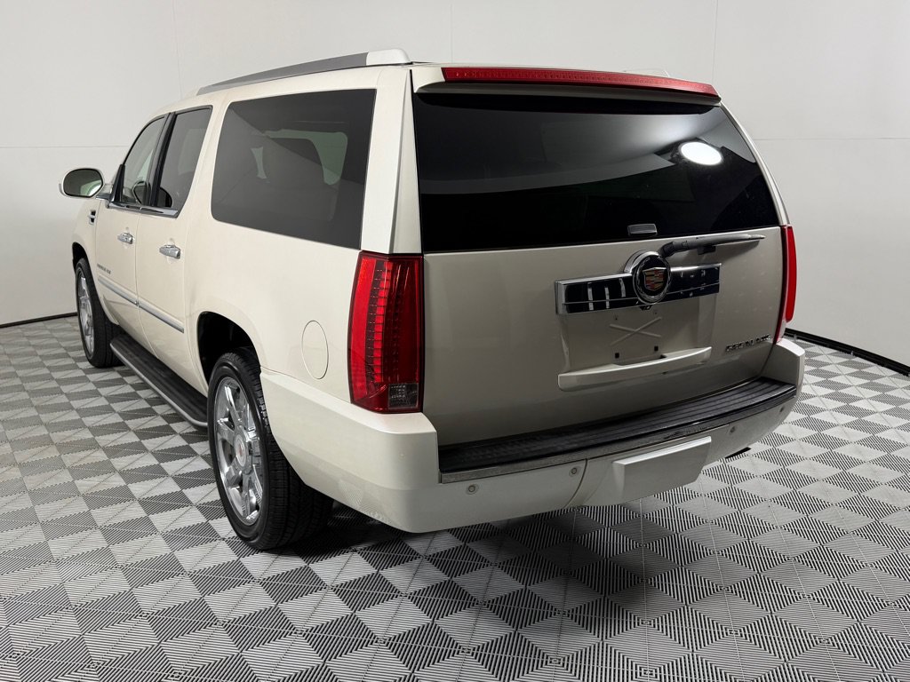 Used 2013 Cadillac Escalade ESV Luxury RWD image 7